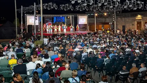 El público llenó el recinto amurallado para presenciar el espectáculo. JUAN CARLOS PÉREZ.