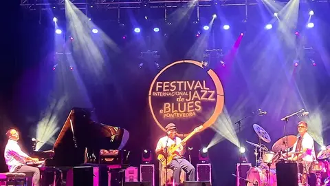 Bona vuelve a enamorar a Pontevedra con su jazz único.