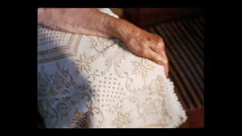 Tao pequeninas, tinhan o ar de serem já crescidas.