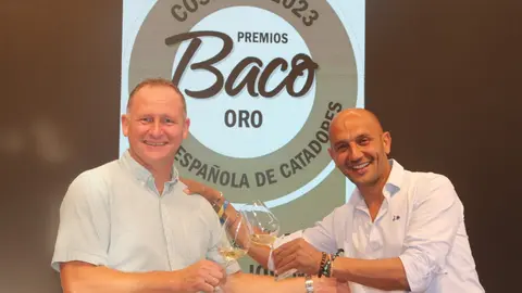 Pablo Estévez con el alcalde porriñés, Alejandro Lorenzo.