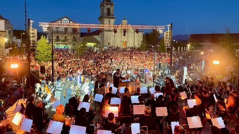 Banda de O Rosal e Fillas de Casandra.