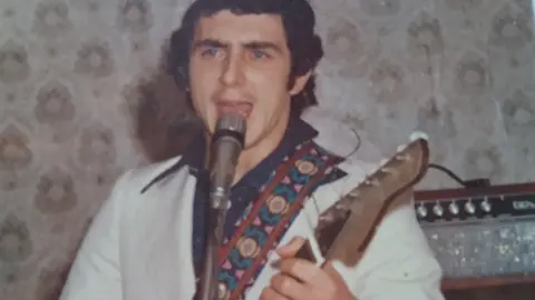 Mariano se consolidó como un músico profesional.