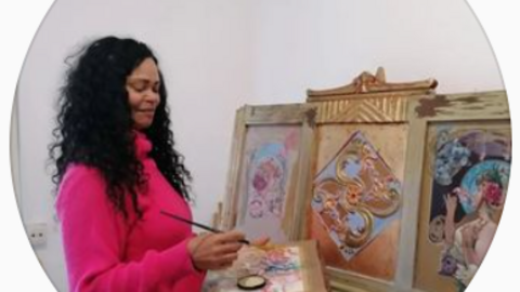 Waldirene Silva ha destacado por su estilo académico y realista, exponiendo en Brasil y España.