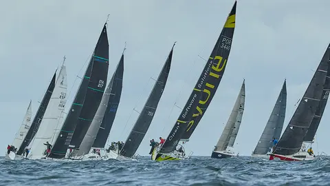 Los ORCs se disputaron tres barlosotas en Cíes. LALO R VILLAR.