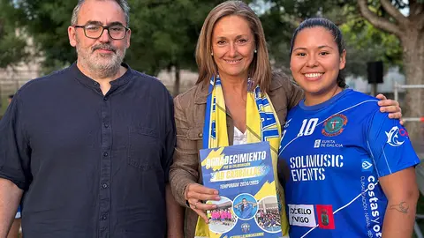 Luisa Sánchez participa en la presentación de equipos de la AD Carballal
