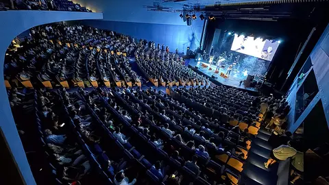 Cerca de 1200 ex-alunos da Universidade do Minho se reuniram em Braga para celebrar os 50 anos da instituição.