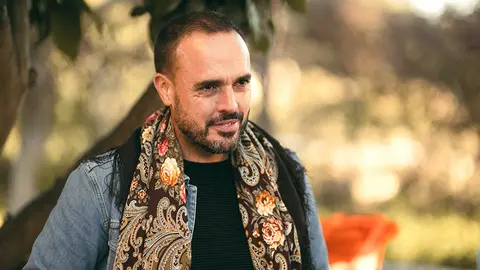 Velada mágica con Celso Fernández Sanmartín a través de sus relatos, el narrador establecerá un puente entre las obras de arte de la exposición "A era das fábulas" y la tradición oral gallega.