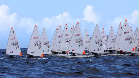 El campo de regatas de las Islas Cíes es un atractivo más del evento, que sigue en cifras de participación récord. MOEBIUS.