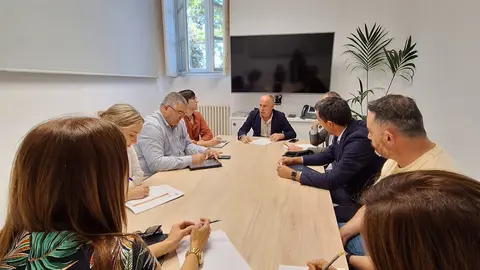 Reunión para la sostenibilidad energética gracias a una comunidad energética.