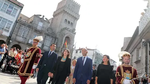 Luis López, presidente de la Diputación, participó en la solemne misa y procesión de las Festas do Cristo da Agonía en O Porriño-