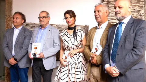 O secretario xeral da Lingua participa nesta cita na que a autora, Yolanda Castaño, amosa a publicación desta obra, a primeira que escribe deste xénero literario.