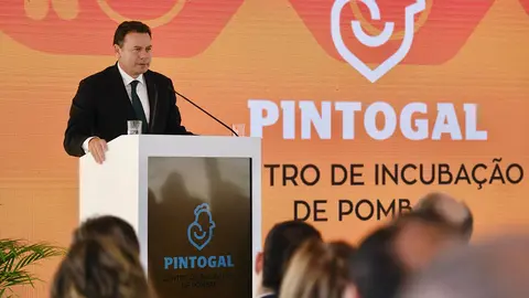 Primeiro-Ministro Luís Montenegro na inauguração do Centro de Incubação do Grupo Lusiaves, Pombal.