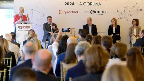 La directora del Igape, Covadonga Toca, acompañada por la secretaria general técnica de la Consellería del Mar, Marta Barreiro, inauguran la XI edición de Exporpymes.