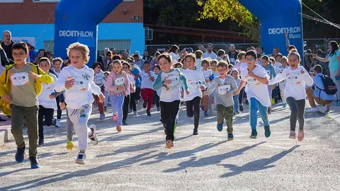 La Vuelta al Cole, la mayor carrera solidaria escolar de España, celebra su décimo aniversario con la participación de cientos de colegios gallegos.