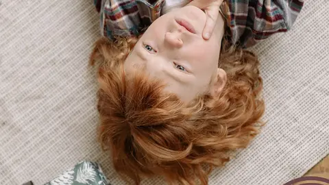 O autismo é um transtorno do neurodesenvolvimento que afeta a forma como uma pessoa se comporta, se comunica e interage com os outros.