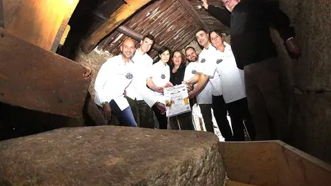 El alcalde, Alejandro Lorenzo, primero por la izq,, y organizadores de la Feria.