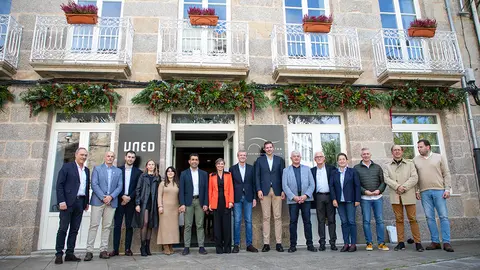 Acudieron a la inauguración por parte de la Xunta de Galicia, Alfonso Rueda; el Conselleiro de Cultura, José López, el delegado da Xunta en Pontevedra, Agustín Reguera e el presidente de la Deputación de Pontevedra, Luis López.