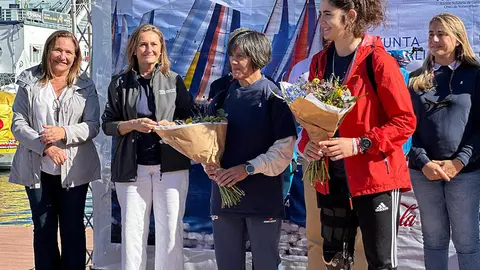 La vicepresidenta Luisa Sánchez participa en la tercera edición de la regata inclusiva 'Vigo a Vela'.