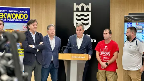 El vicepresidente de la Deputación de Pontevedra, Rafa Domínguez, participa en la presentación del Campionato de Taekwondo XXVI Cidade de Pontevedra.