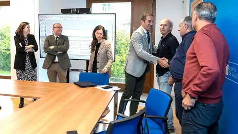 Alfonso Villares se reunió con la Comisión mar industria de la CEG para informar sobre el cambio normativo.