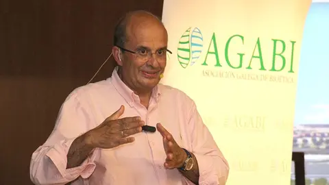 El Dr. Luis Chiva de Agustín, reconocido ginecólogo y obstetra.