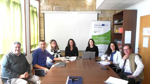 Afaga Alzheimer lidera un encuentro transfronterizo en Tui para mejorar la atención a mayores dependientes.