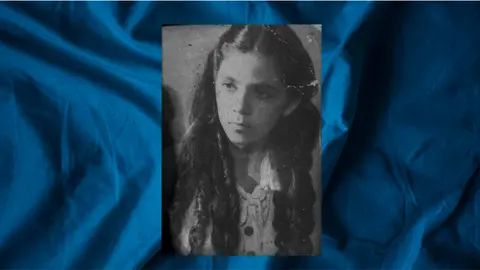 Esta fotografía de su proyecto Origen le ha valido a la artista y poliactivista Gloriana Ximenez el premio Galicia de Fotografía Contemporánea en su undécima edición.