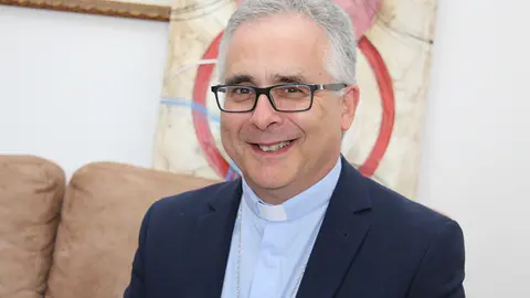 O bispo da diocese de Tui-Vigo, Antonio Valín, na casa reitoral de Salvaterra ayer domingo.