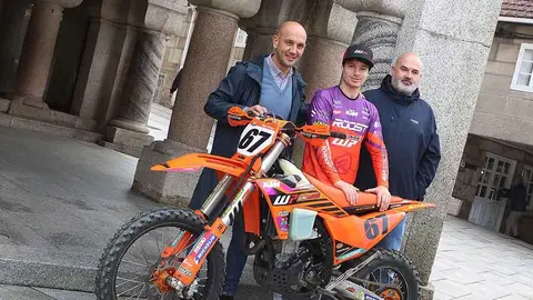 El piloto de motocross Yago Martínez se ha convertido en todo un referente para los jóvenes de Porriño.