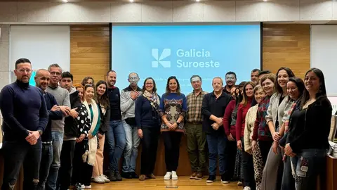 Galicia Suroeste y Portugal estrechan lazos en un encuentro que fomenta el intercambio de experiencias y conocimientos para impulsar el desarrollo sostenible de ambas regiones.