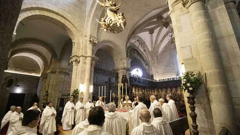 El obispo de Tui-Vigo presidió la eucaristía con motivo de la fiesta de la dedicación de la catedral tudense.
