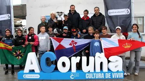 Foto de familia con los premiados MOEBIUS.