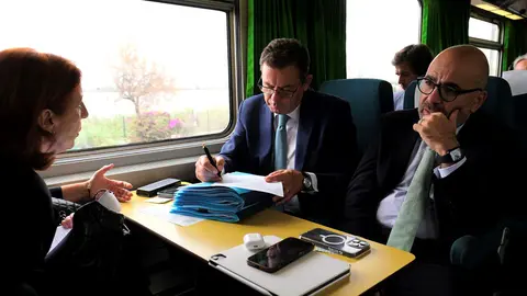 Primeiro-Ministro Luís Montenegro, Ministro das Infraestruturas e Habitação, Miguel Pinto Luz, e Ministra do Ambiente e Energia, Maria da Graça Carvalho,