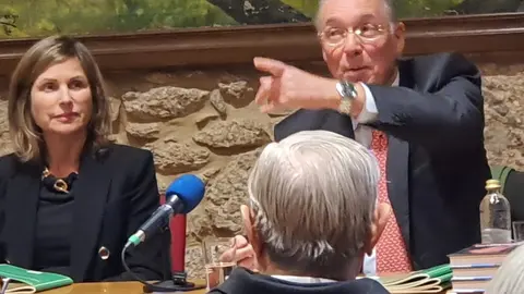 El reconocido científico Francisco Peña hizo un llamado a la acción en Ponteareas.