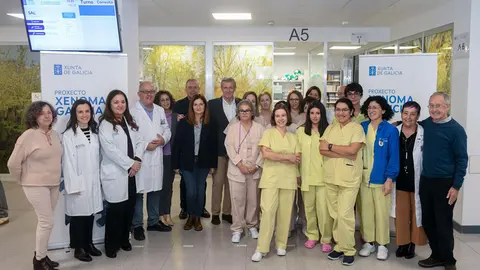 El presidente gallego asistió a la primera toma de muestras del Proxecto Xenoma en el Hospital Clínico Universitario de Santiago de Compostela.