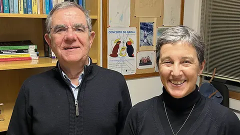 La coordinadora María Ángeles Casares de Cal con Antonio Gómez Tato.