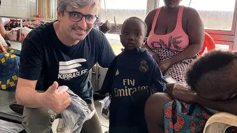 El BBVA dona 130 obras de arte para una subasta híbrida en el Sporting Club Casino, permitiendo a todos participar y contribuir a proyectos solidarios de la Fundación Diego González Rivas.