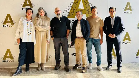 El director general de Comercio y Consumo, Gabriel Alén, y la gerente de la Fundación Artesanía de Galicia, Elena Fabeiro, acompañaron este martes en Madrid al tornero Aitor Martínez (Tomiño) y al ebanista Fran Millán, de Frouma Atlantic Wood (Ribeira)