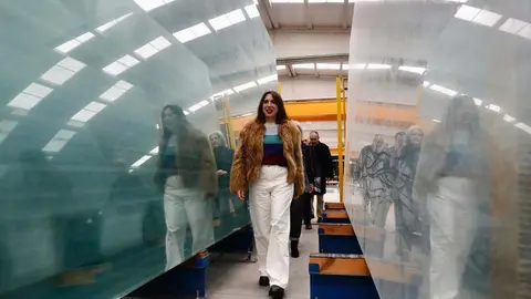 La conselleira de Economía e Industria, María Jesús Lorenzana, visitó hoy las instalaciones de Pontevedresa Group en el polígono de A Reigosa.