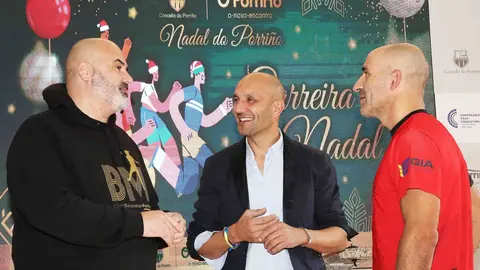 El alcalde, Alejandro Lorenzo, con los organizadores de la prueba.