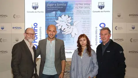 El alcade Alejandro Lorenzo con los artistas.