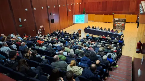 Vecinos de Mos rechazan masivamente el nuevo trazado de la A-52 en reuniones informativas convocadas por el Concello.