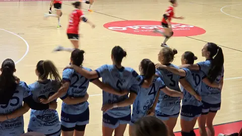 El Conservas Orbe Zendal BM Porriño logró una contundente victoria sobre el equipo austriaco WAT Atzgersdorf este fin de semana. ARCHIVO.