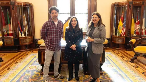 El periodista ourensano Ricardo F. Colmenero gana el LXXXIV Premio Pérez Lugín con su obra 'El grillo gigante'.