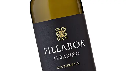 El albariño Fillaboa 2023, 100% albariño, con crianza sobre lías, destaca por su frescura, aromas frutales.