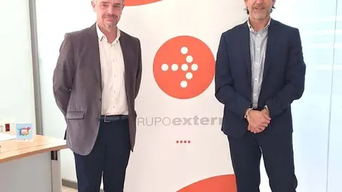 A la izquierda, José Felipe Aguilar Meca (director delegación Cartagena); a la derecha, José Miguel Sánchez (director territorial Externa en Levante).