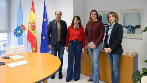 La conselleira de Economía e Industria, María Jesús Lorenzana, acompañada del nuevo director de la Xera, Alfredo Fernández, mantuvo hoy encuentros de trabajo con representantes de LugoMadera, la Fundación Arume y Fearmaga.