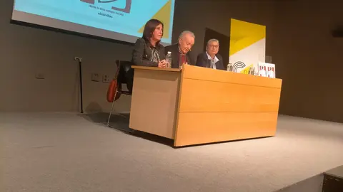 Montero, entre Olivia Rodríguez e Carmen Blanco.