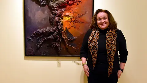 Loli Fernández España, artista gallega con una trayectoria vital polifacética.