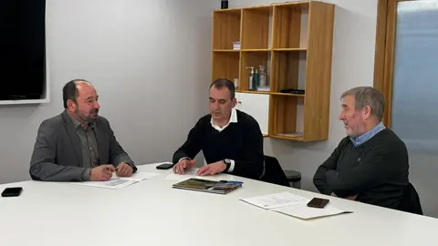 Merelles, Cabaleiro y Bargiela. El director de Turismo y el alcalde de Tui se reunieron para abordar los preparativos de esta importante efeméride.